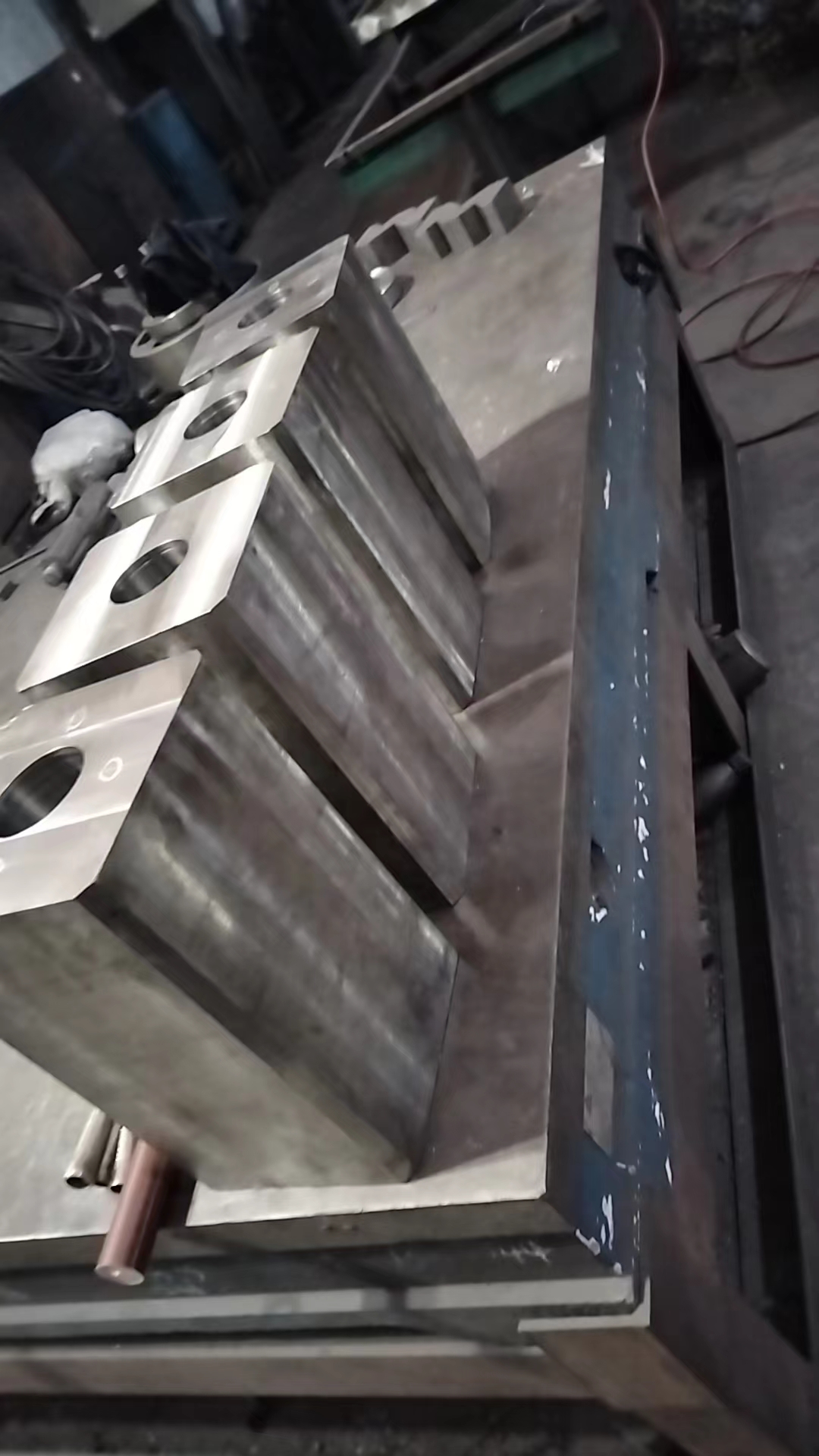 Forging process according to its mode of movement